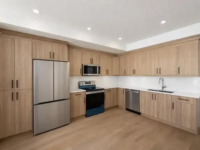 Townhouse 3 Bedroom For Rent Calgary AB 2950 ELS100901008