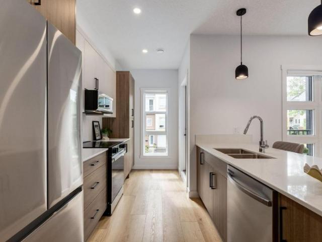 Townhouse 3 Bedroom For Rent Calgary AB 2995 ELS98311921