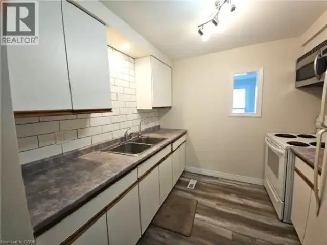 Townhouse 3 Bedroom For Rent Cambridge ON 2100 ES105004869