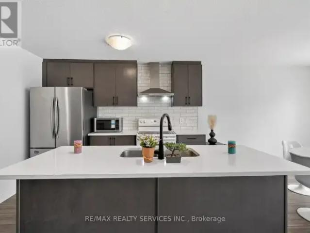 Townhouse 3 Bedroom For Rent Cambridge ON 2700 ES102715435