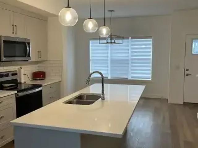 Townhouse 3 Bedroom For Rent Cochrane AB 2400 ES102951994