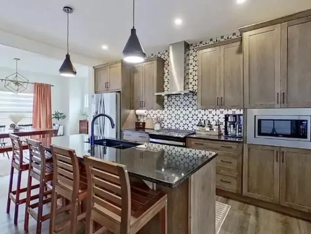 Townhouse 3 Bedroom For Rent Cochrane AB 2500 ES103367936