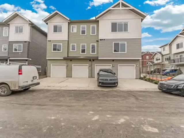 Townhouse 3 Bedroom For Rent Cochrane AB 2000 ELS102366477