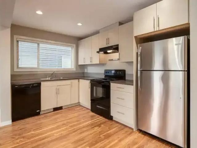 Townhouse 3 Bedroom For Rent Cochrane AB 2055 ES102467301