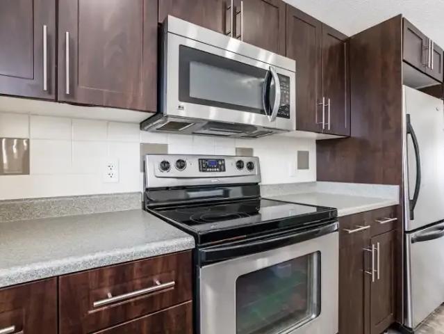 Townhouse 3 Bedroom For Rent Devon AB 2295 ES104972758