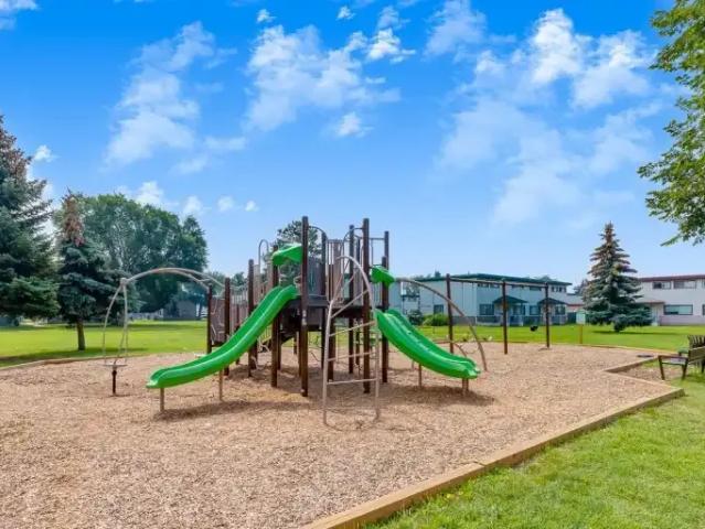 Townhouse 3 Bedroom For Rent Edmonton AB 1540 ELS103011006