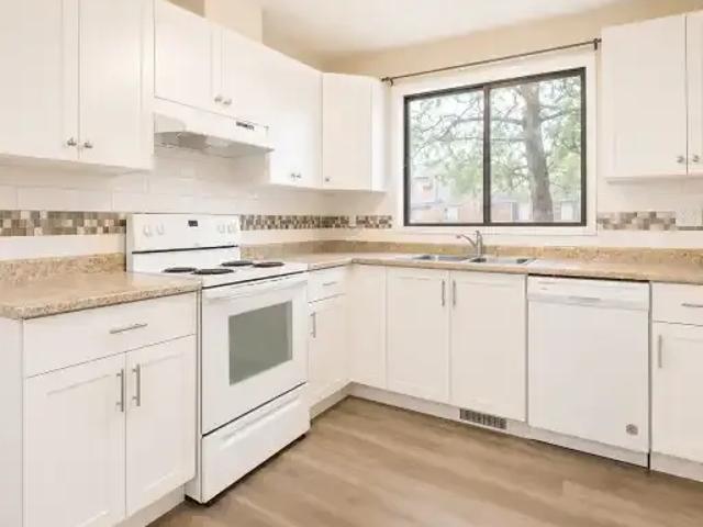 Townhouse 3 Bedroom For Rent Edmonton AB 1750 ES105198295