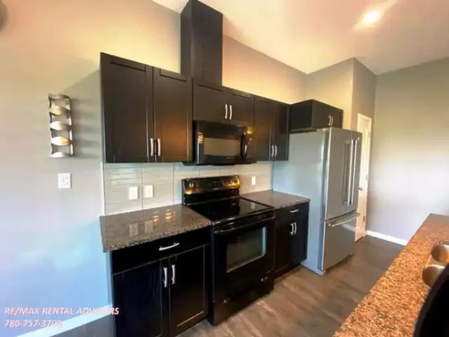 Townhouse 3 Bedroom For Rent Edmonton AB 1800 ES98220039