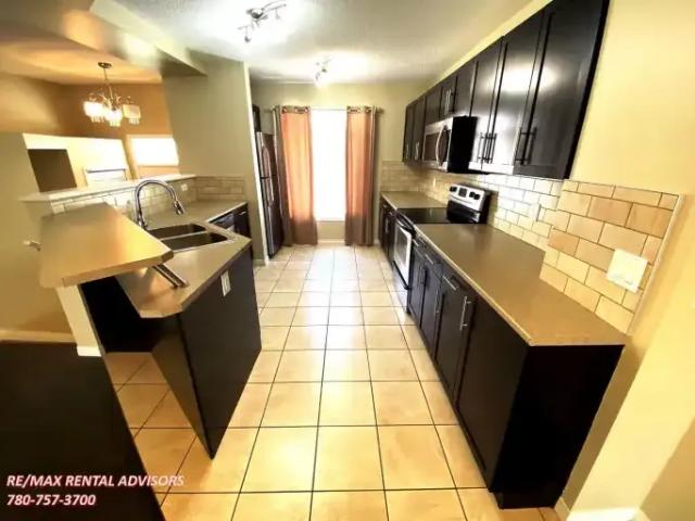Townhouse 3 Bedroom For Rent Edmonton AB 1800 ES101261884