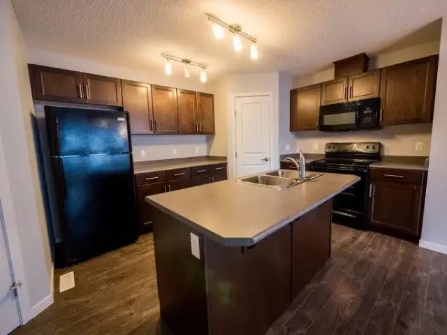 Townhouse 3 Bedroom For Rent Edmonton AB 1850 ES102468238