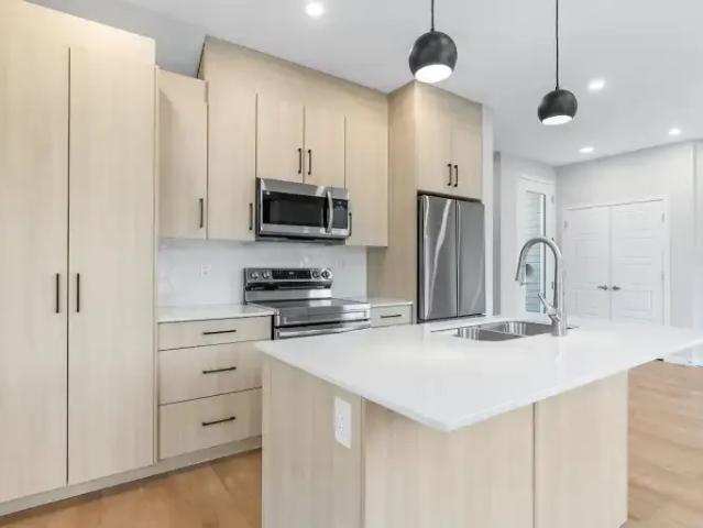 Townhouse 3 Bedroom For Rent Edmonton AB 1850 ES104711380