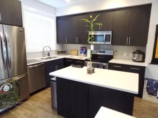Townhouse 3 Bedroom For Rent Edmonton AB 1850 ES104991107