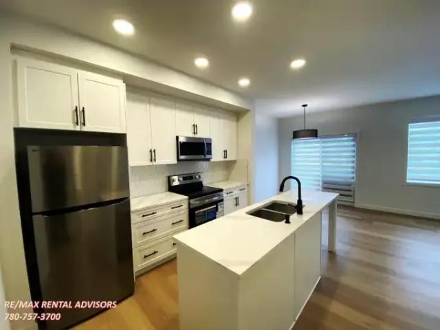 Townhouse 3 Bedroom For Rent Edmonton AB 1875 ES102578597