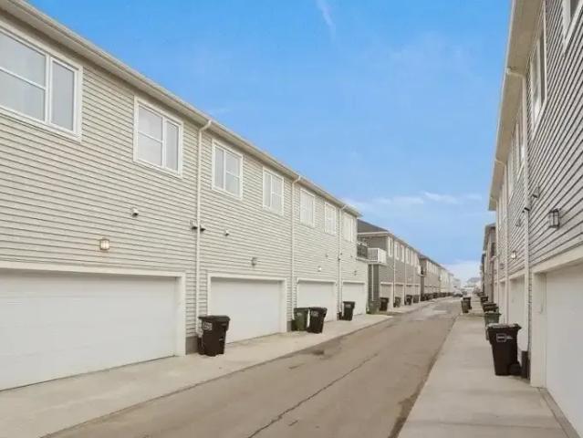 Townhouse 3 Bedroom For Rent Edmonton AB 1900 ELS102794868