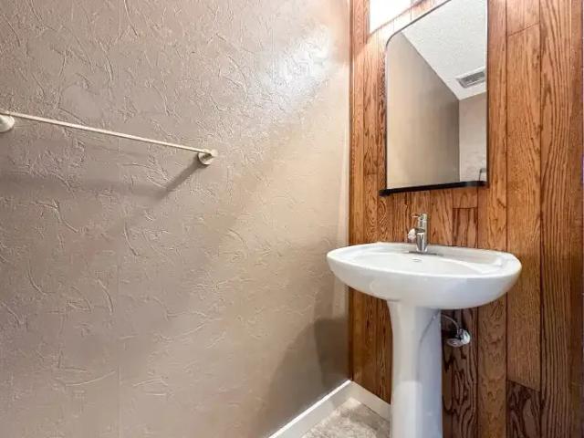 Townhouse 3 Bedroom For Rent Edmonton AB 1900 ES104598092