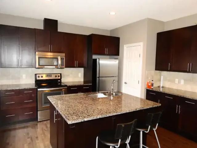 Townhouse 3 Bedroom For Rent Edmonton AB 1900 ES104895009