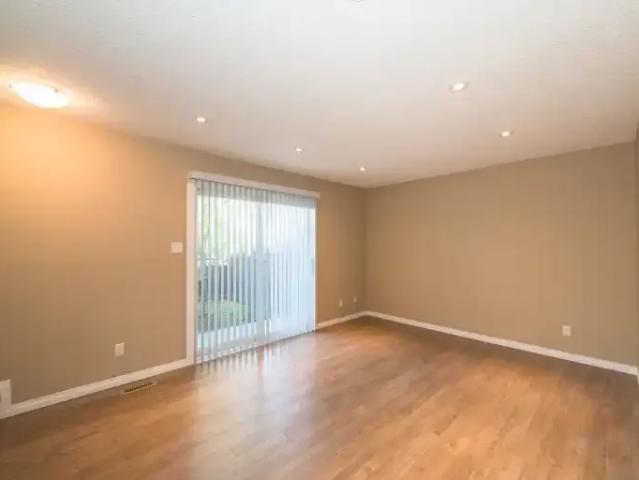 Townhouse 3 Bedroom For Rent Edmonton AB 1945 ES104754179