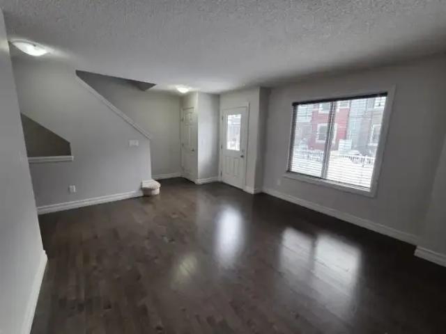 Townhouse 3 Bedroom For Rent Edmonton AB 1950 ES98747989