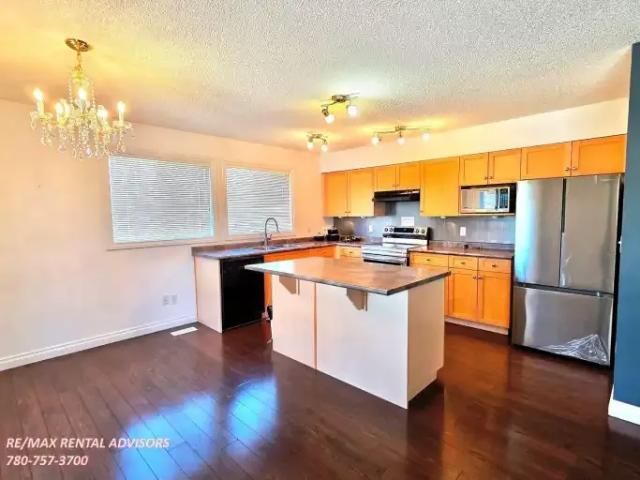 Townhouse 3 Bedroom For Rent Edmonton AB 1990 ES104106458
