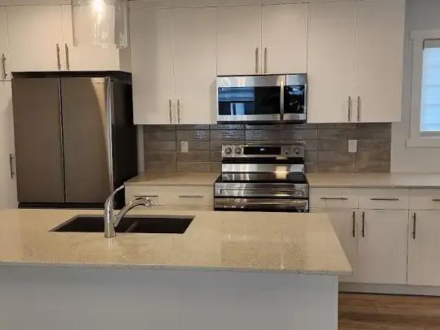 Townhouse 3 Bedroom For Rent Edmonton AB 2000 ES103594411