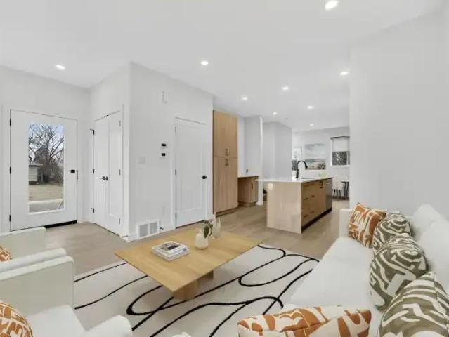 Townhouse 3 Bedroom For Rent Edmonton AB 2150 ES102551495