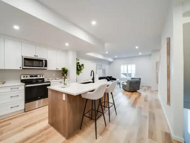 Townhouse 3 Bedroom For Rent Edmonton AB 2150 ES102883512