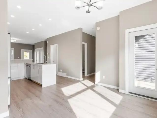 Townhouse 3 Bedroom For Rent Edmonton AB 2150 ES104181627