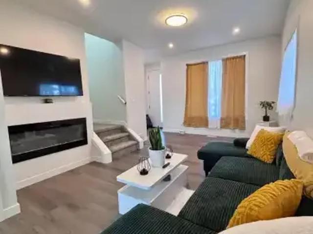 Townhouse 3 Bedroom For Rent Edmonton AB 2200 ES101789945