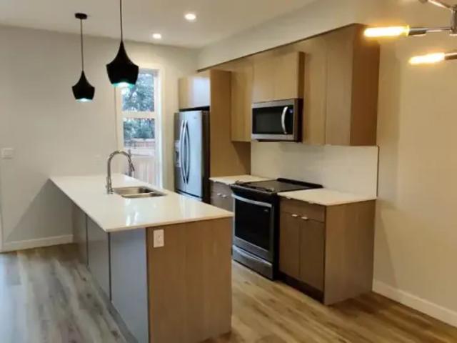 Townhouse 3 Bedroom For Rent Edmonton AB 2200 ES105047629