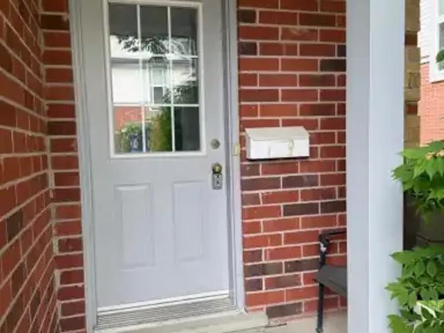Townhouse 3 Bedroom For Rent Guelph ON 1200 ES104753983