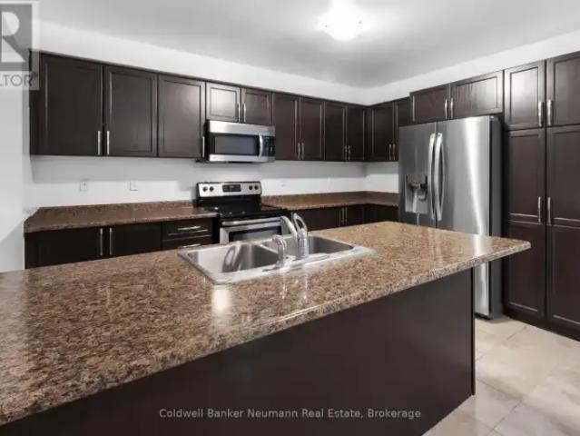 Townhouse 3 Bedroom For Rent Guelph ON 3300 ELS100443594