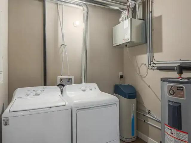 Townhouse 3 Bedroom For Rent Ile Des Chenes MB 1725 ES105185638