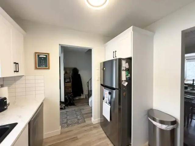 Townhouse 3 Bedroom For Rent Kingston ON 2400 ES98220000