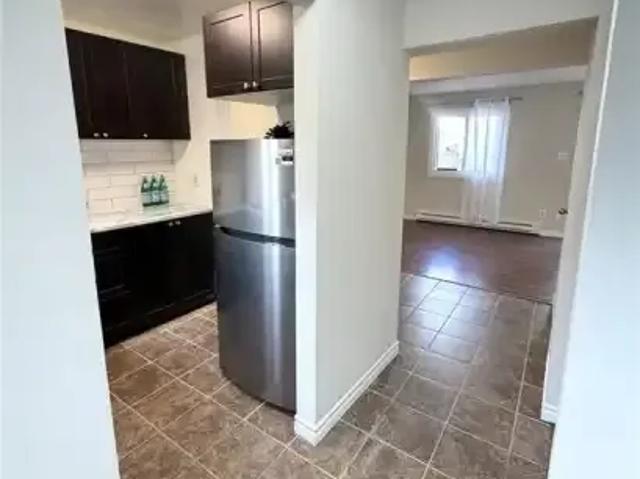 Townhouse 3 Bedroom For Rent Kitchener ON 1985 ES105088056