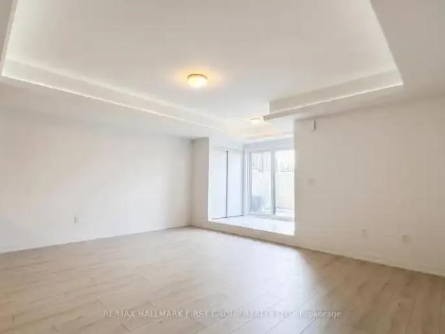 Townhouse 3 Bedroom For Rent Kitchener ON 2100 ES105135736