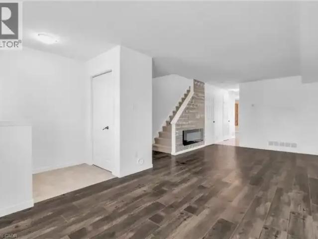 Townhouse 3 Bedroom For Rent Kitchener ON 2460 ES104864342