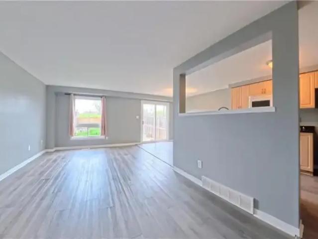 Townhouse 3 Bedroom For Rent Kitchener ON 2600 ELS102434481
