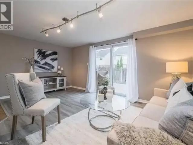 Townhouse 3 Bedroom For Rent Kitchener ON 2700 ELS102306717