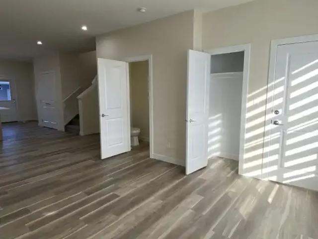 Townhouse 3 Bedroom For Rent Leduc AB 2295 ES104957608