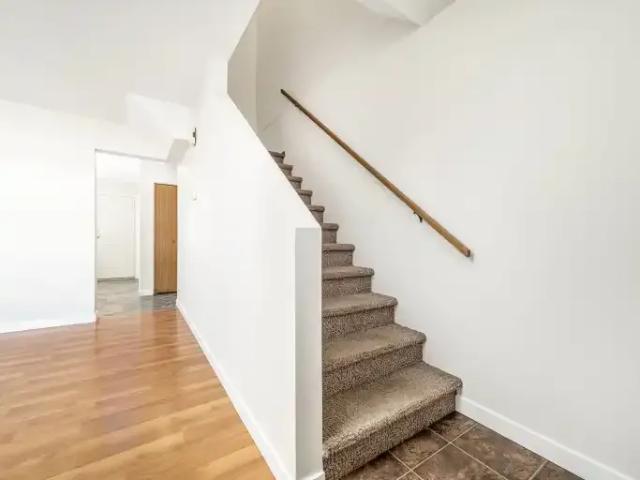 Townhouse 3 Bedroom For Rent Lethbridge AB 1595 ES103179012