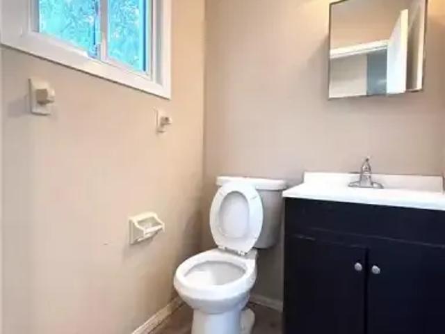 Townhouse 3 Bedroom For Rent London ON 2599 ES104257355