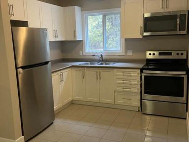 Townhouse 3 Bedroom For Rent Peterborough ON 2000 ELS92264259
