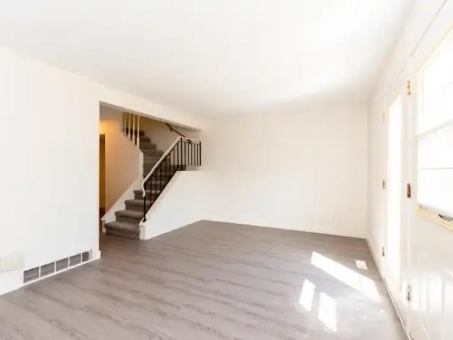 Townhouse 3 Bedroom For Rent Regina SK 1699 ES104710562