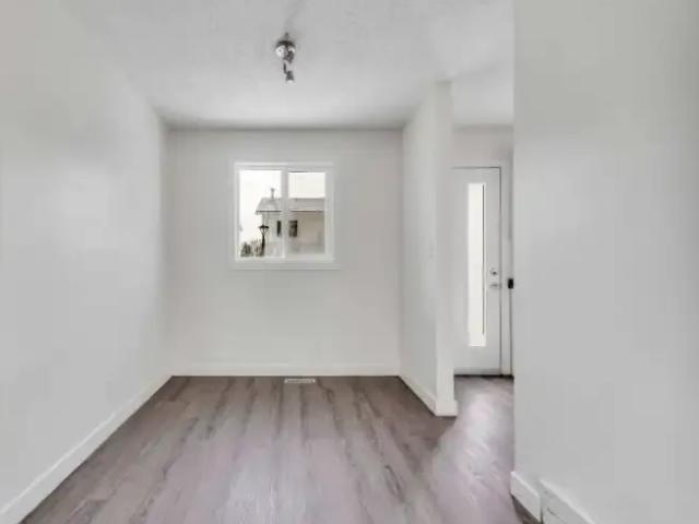 Townhouse 3 Bedroom For Rent Regina SK 1919 ES104710564