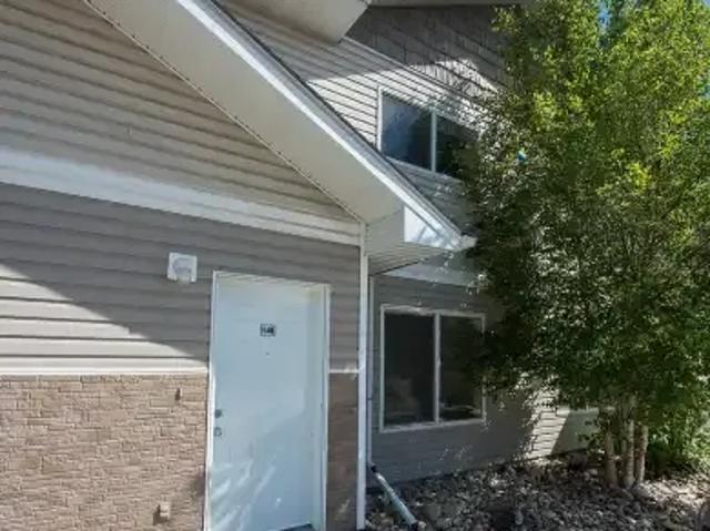 Townhouse 3 Bedroom For Rent Red Deer AB 1557 ES105134970