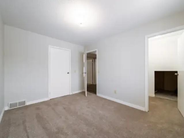 Townhouse 3 Bedroom For Rent Red Deer AB 1595 ELS95029844