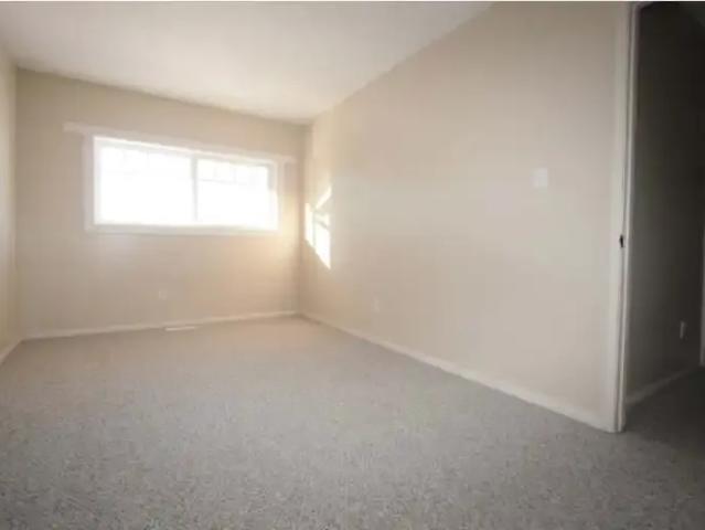 Townhouse 3 Bedroom For Rent Red Deer AB 1725 ES105087053