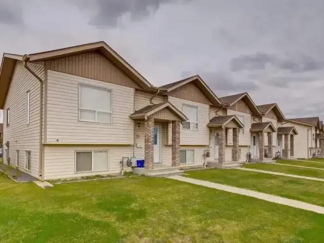 Townhouse 3 Bedroom For Rent Red Deer AB 1829 ELS102844634