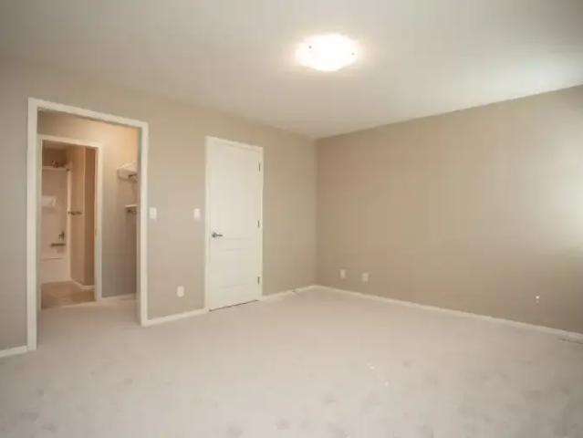 Townhouse 3 Bedroom For Rent Red Deer AB 2000 ES96255251