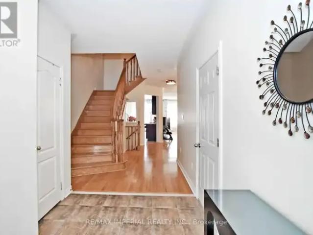 Townhouse 3 Bedroom For Rent Richmond Hill ON 3350 ES102752745